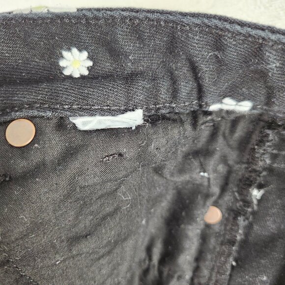 PacSun Daisy Embroidery High Rise Denim Festival Shorts Size 28 Black - Picture 5 of 12